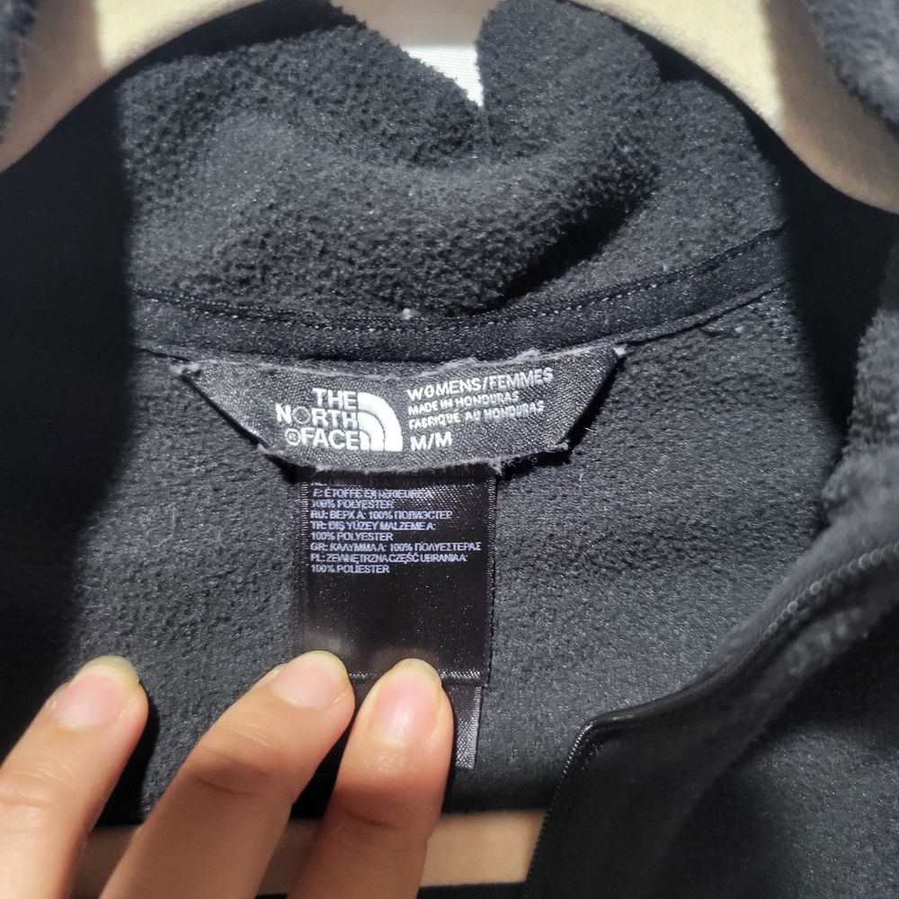 The North Face Women's Black Fleece Jacket - Picture 4 of 6